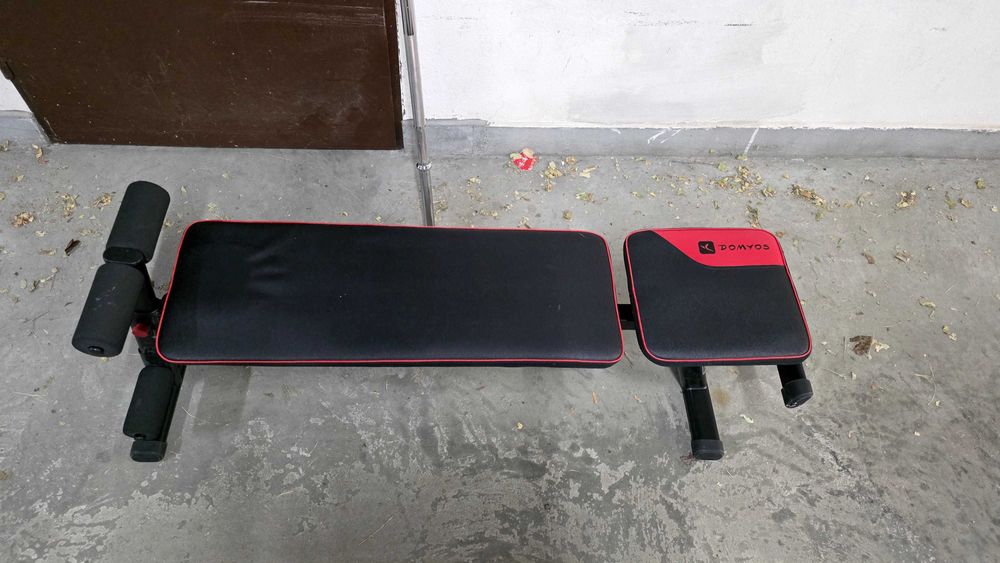 Дъмбели, лост с тежести и лежанка