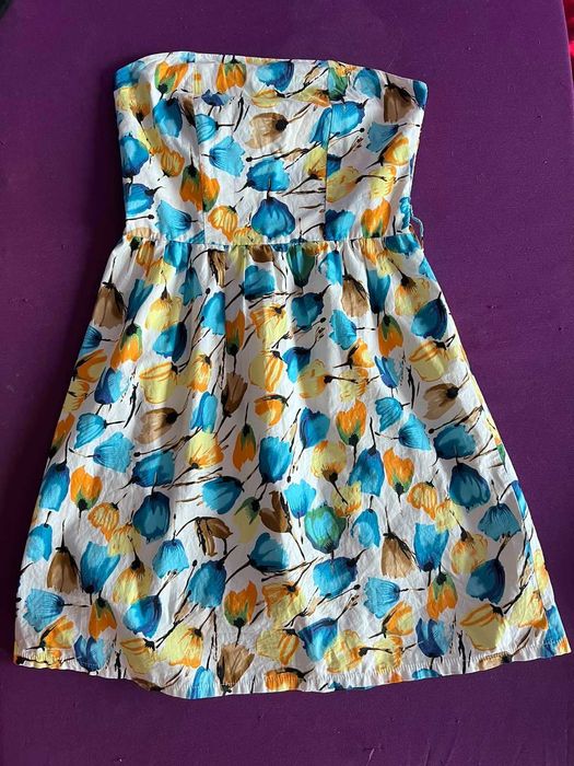 много дамски рокли обличани по 1 път