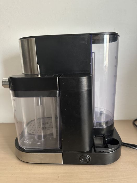 Espressor semi automat Studio Casa Barista Latte cu rezervor lapte