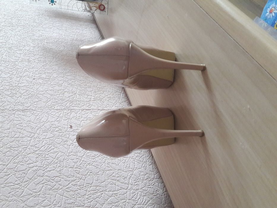 Продам туфли-лабутены 34 размер