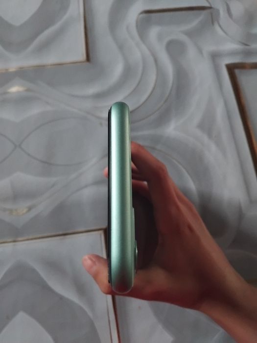 продается айфон 11