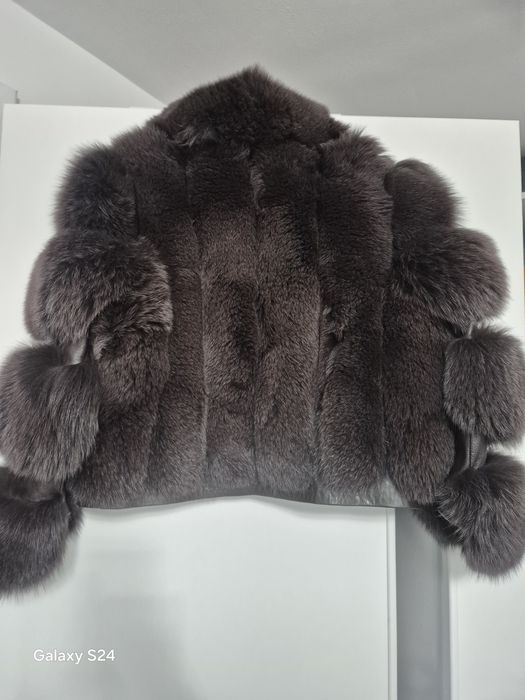 Vând blană naturală vulpe dark brown