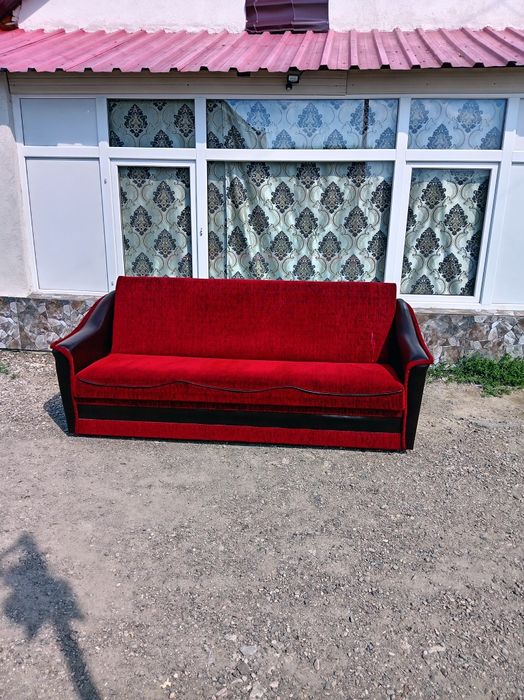 Canapea extensibila pentru două persoane