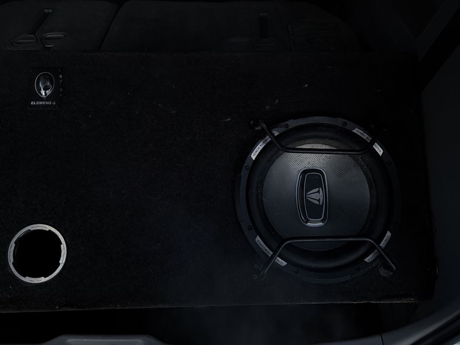 Продам сабвуфер с усилителем