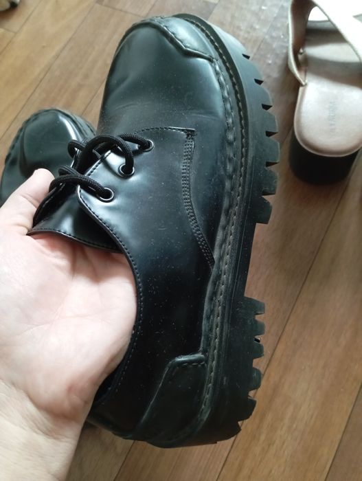 Ботинки продам 39 рз