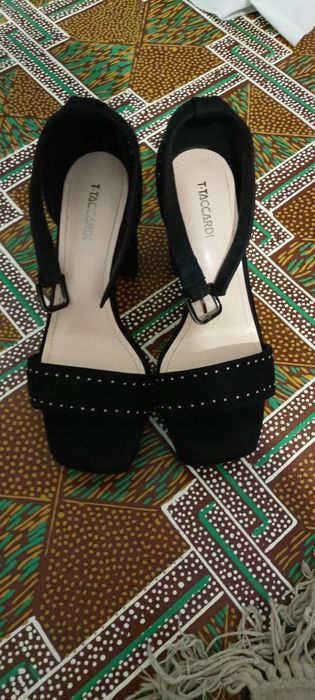 Продам босоножки