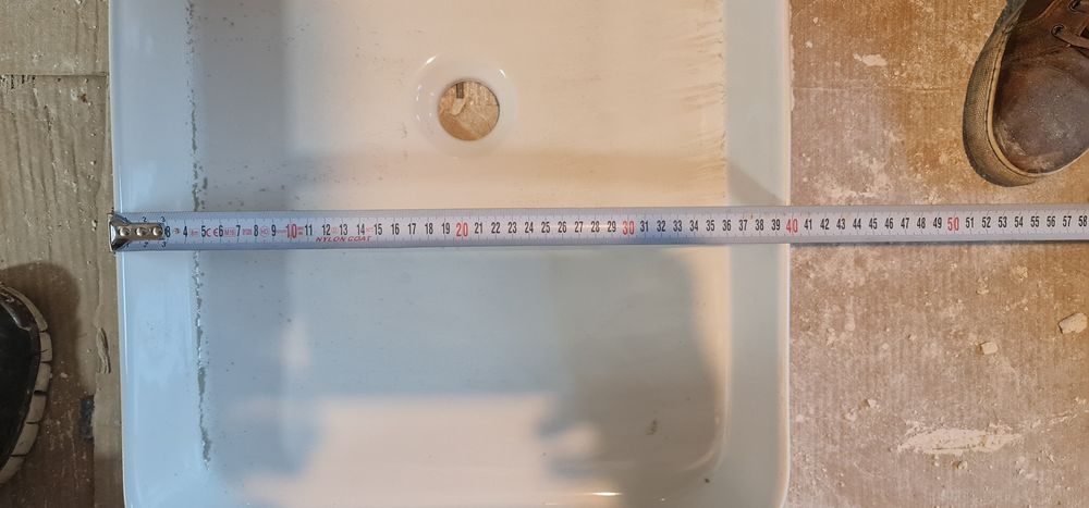 Мивка за шкаф за мокро или баня.