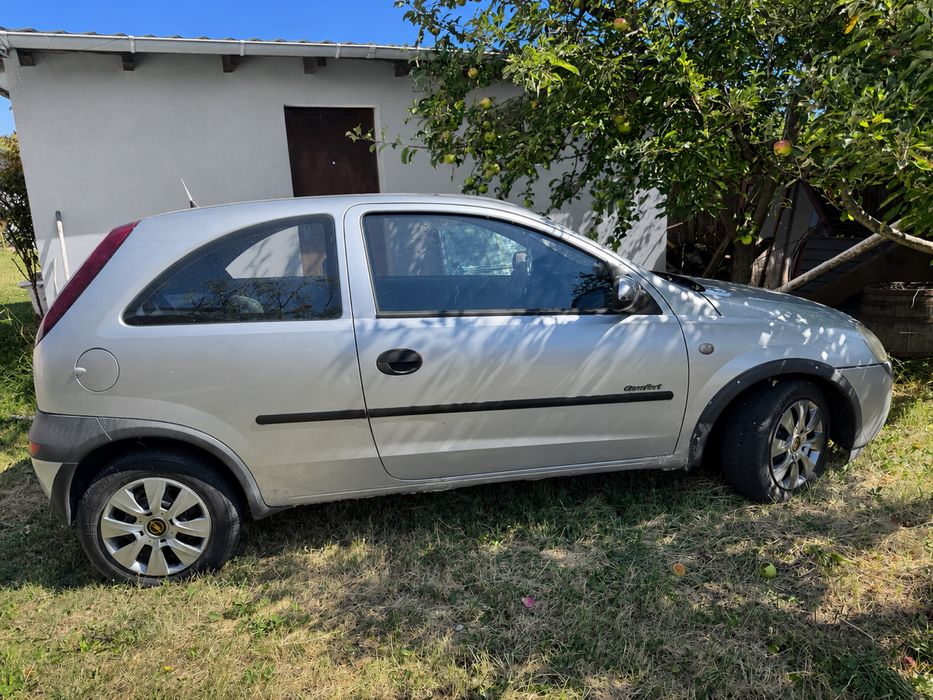 Dezmembrez Opel Corsa 1.2 Benzina - 2001