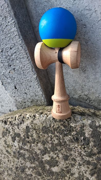 Vand kendama karo,grip rubber,are balance hole,vine in cutia ei +o ata