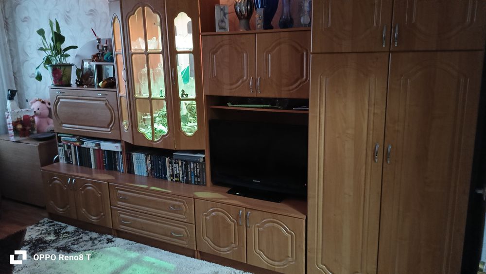 Продам стенку 4 секции