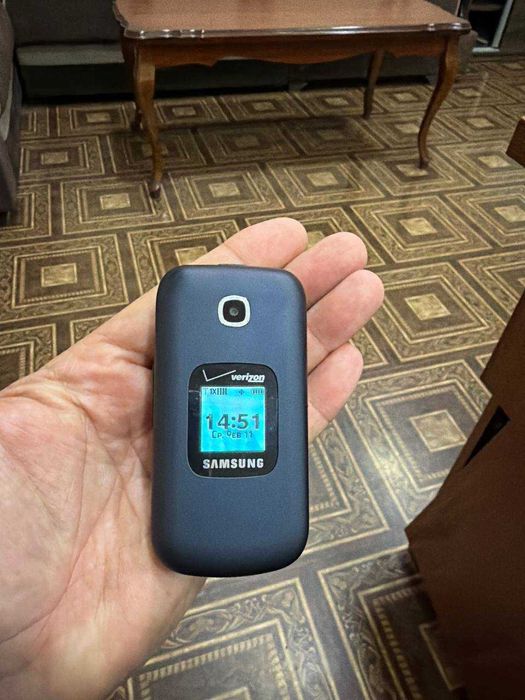 Продается телефон Самсунг густо 3 с номером