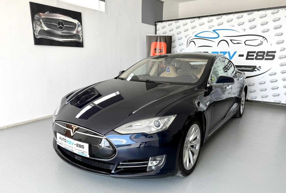 Tesla Model S 2015 incarcare gratuita