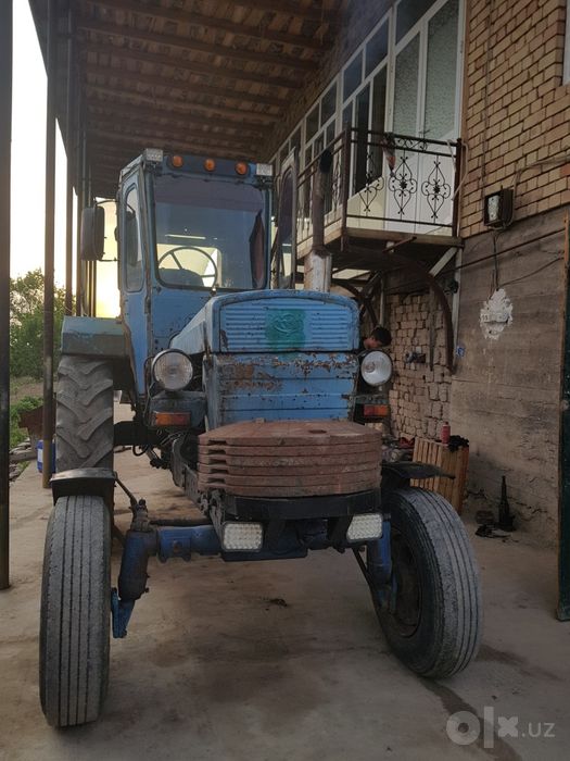 Traktor sotiladi