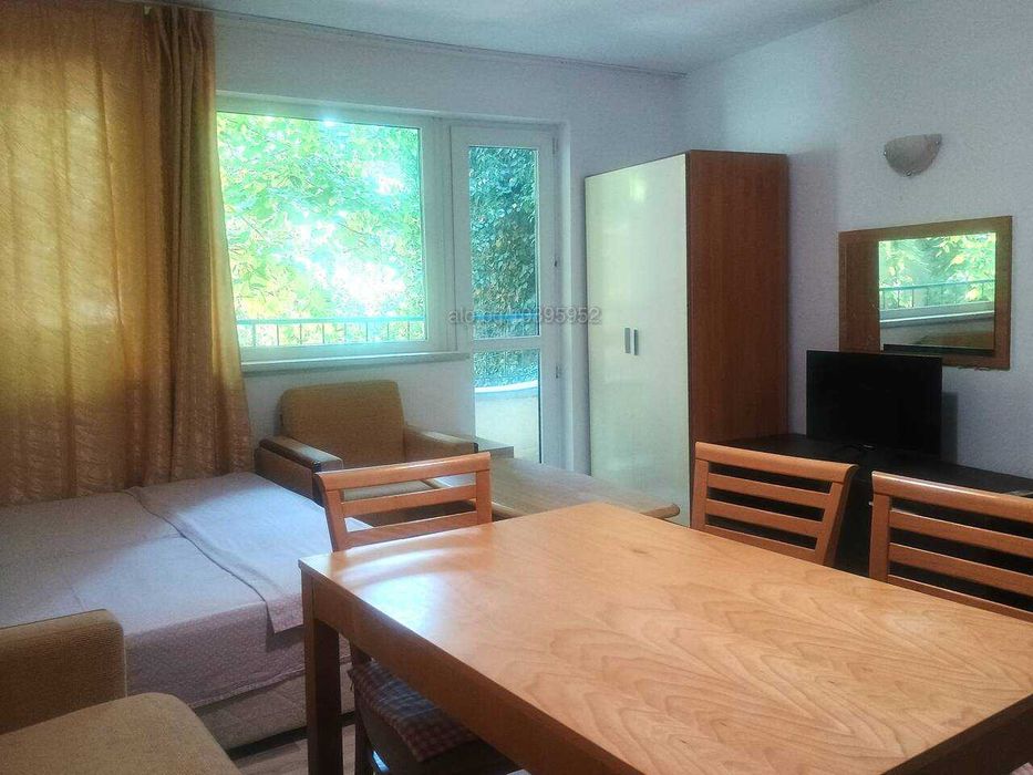 Отлично студио без такса поддръжка с хубав басейн, 200 метра от морето