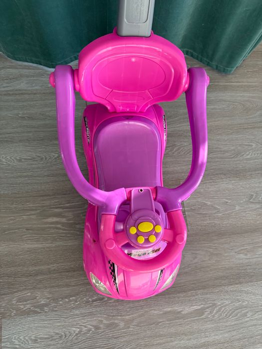 Продам машинку толокар