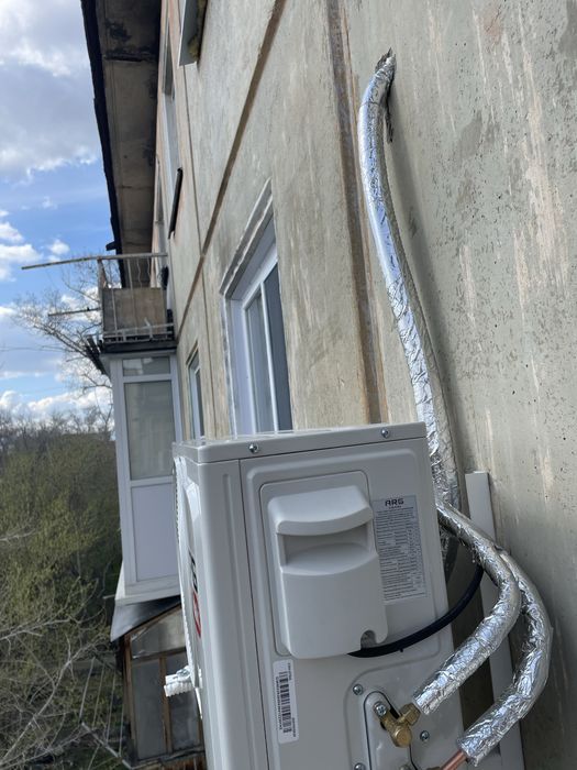 Установка кондиционера, без пыли, с пылесосом.