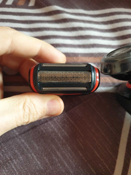 Продам оригинальную электробритву Philips S728