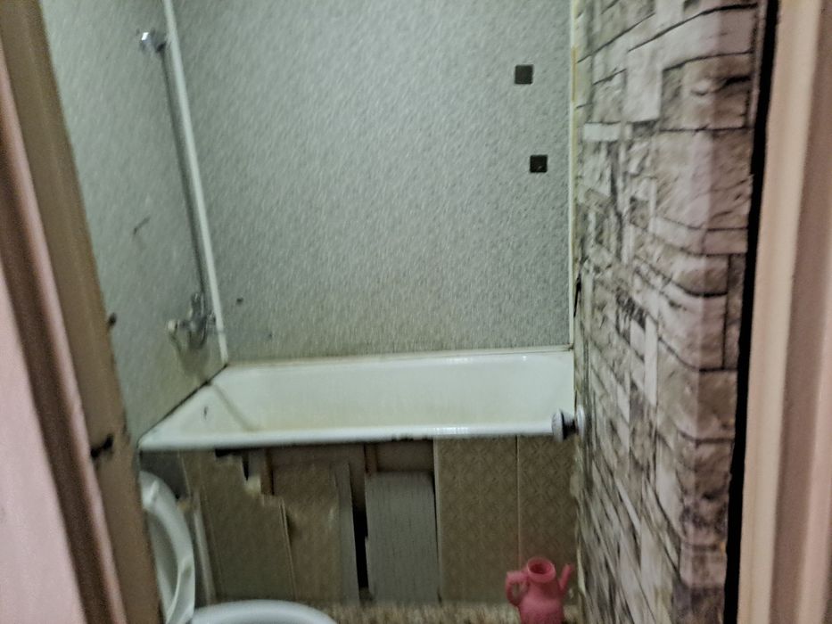 3 xonali kvartira sotiladi