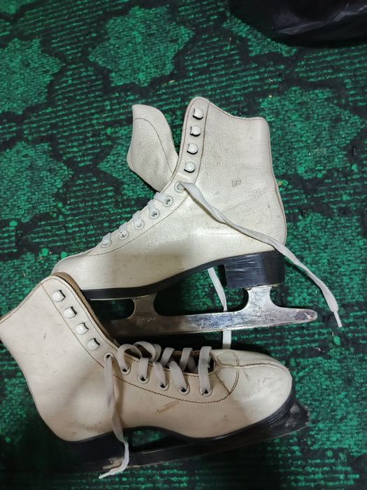 Продаётся  Фигурные коньки