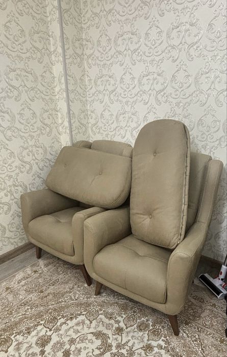 Диван и кресла..