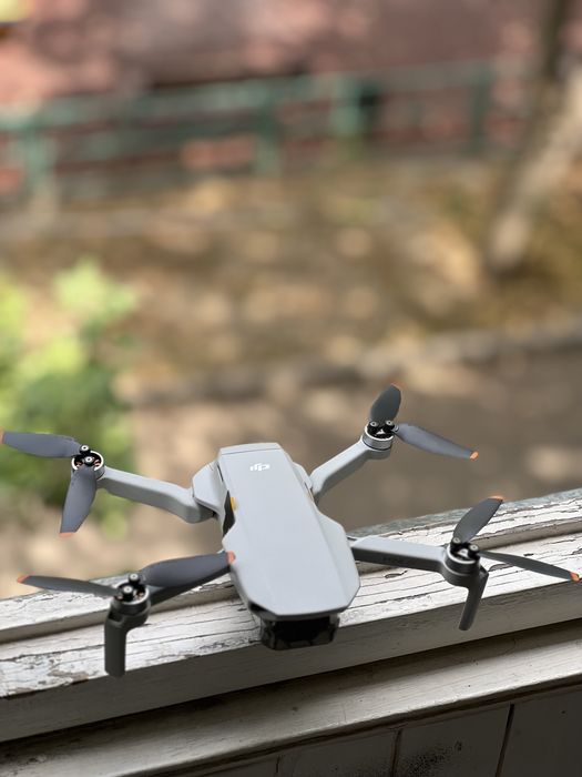 Дрон продается DJI mini 2 SE