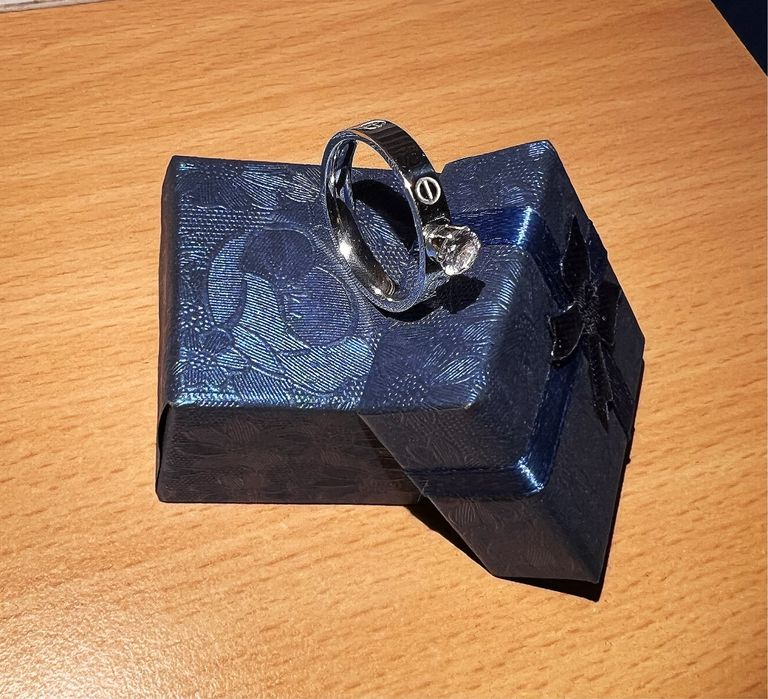 Пръстен Cartier с Камък