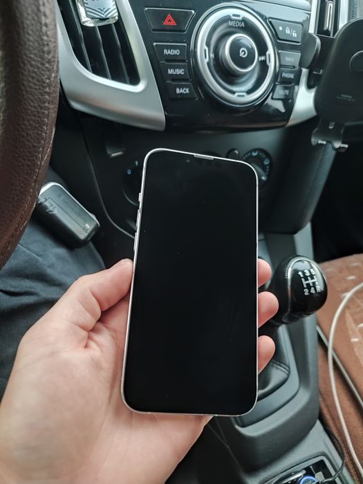 Iphone 13 128gb не включается