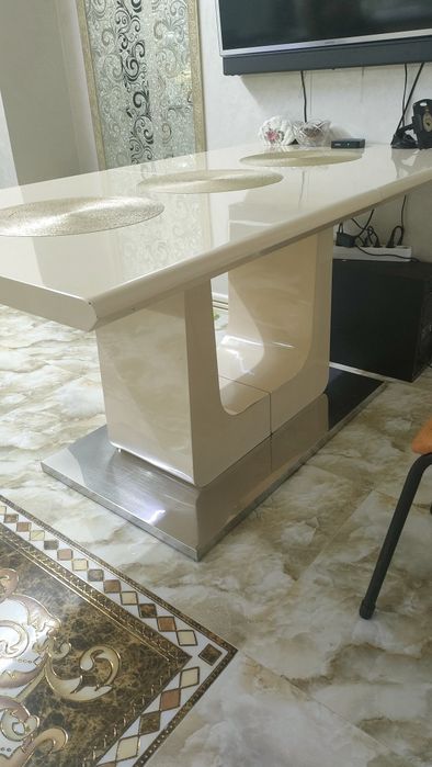 Срочно продам стол