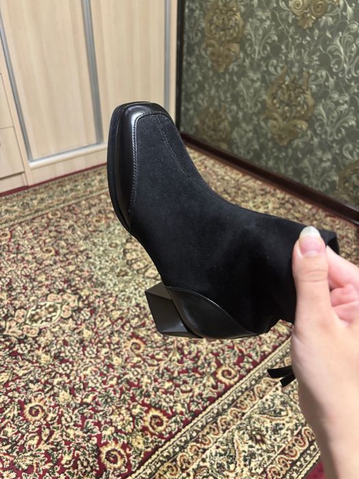 Новые сапожки покупала за 100$ не носила не разу