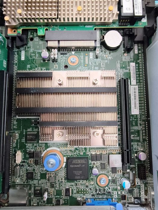Сървър Lenovo ThinkSystem SR650 12LFF 2*Xeon Gold 6230 64GB 930-16i