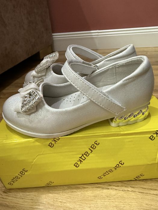 Продам детские туфли