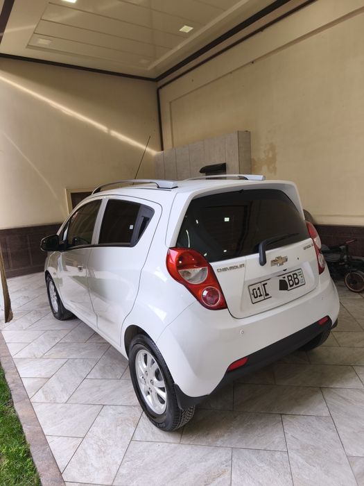 Спарк Автомат 2018 Арендага берилди краскаси петно бор.