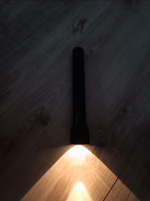 Lanterna militară MAG-LITE