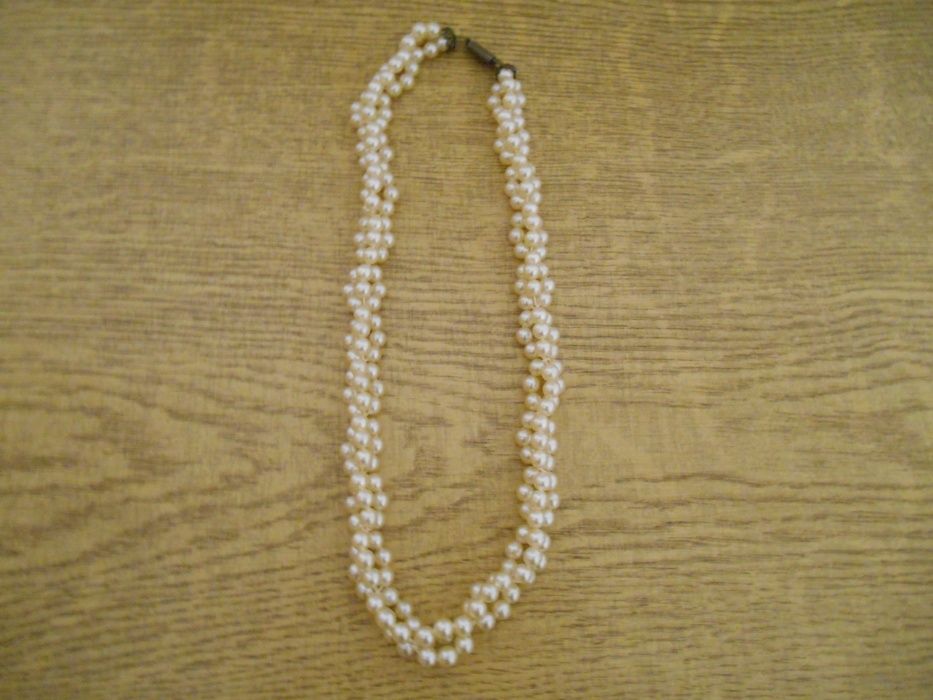 Продавам дамска бижутерия - комплект колие и обеци или само обеци