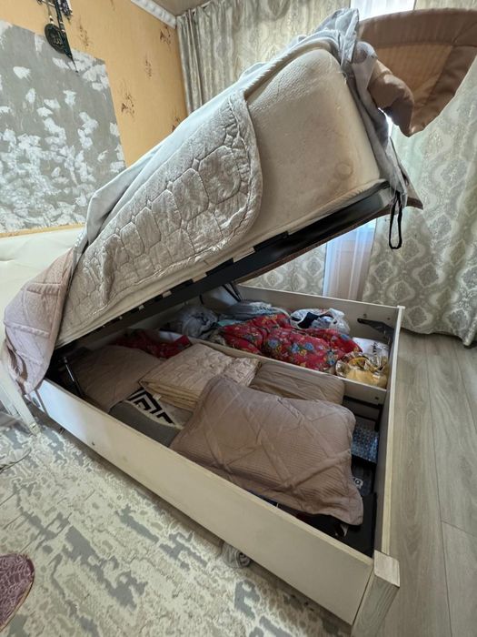 Кровать с шкафом