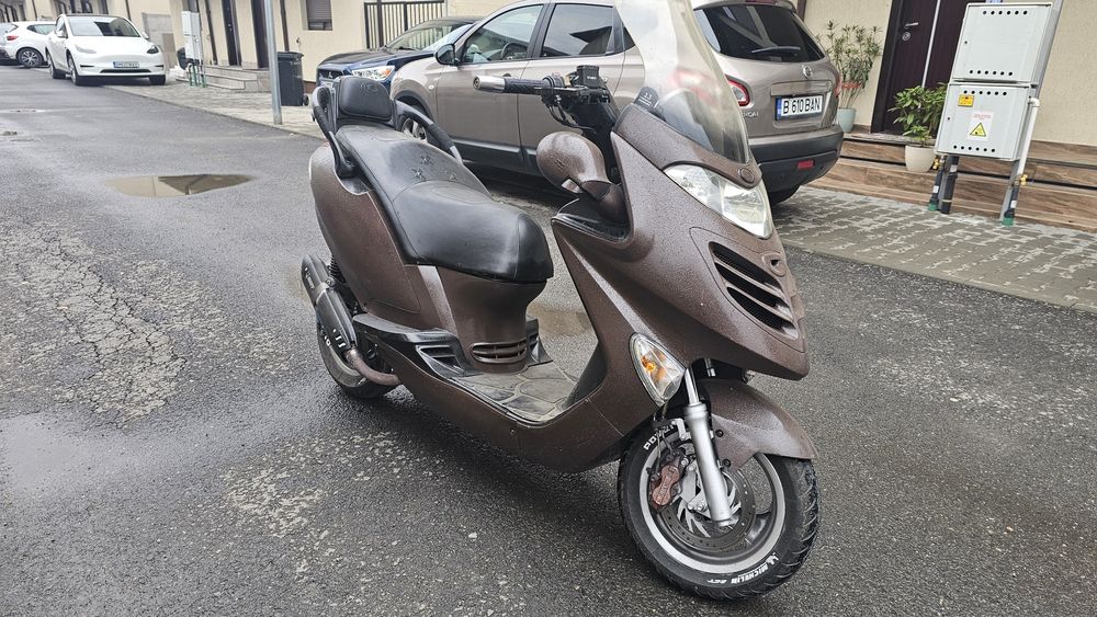 Scuter Kymco Grand Dink
