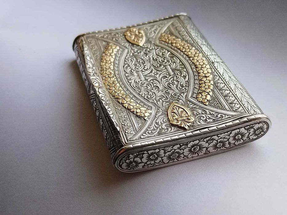 Argint masiv cu insertii aur 22k