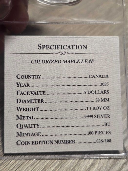 сребърна монета „Кленов лист“  която е част от специална серия.