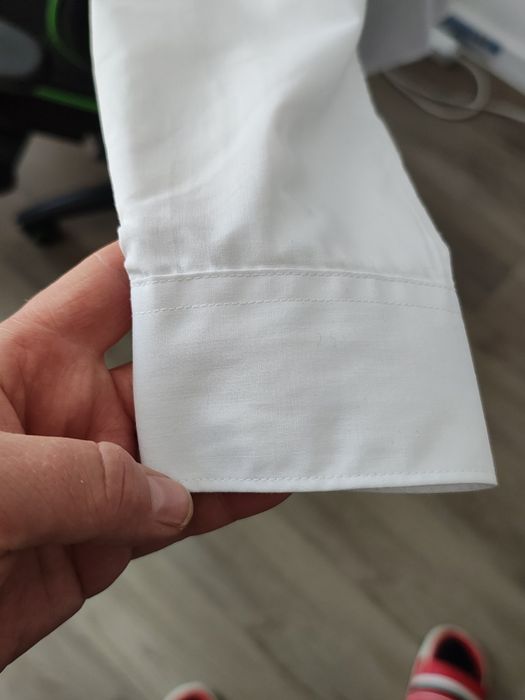 Vând doua costume pt băieți