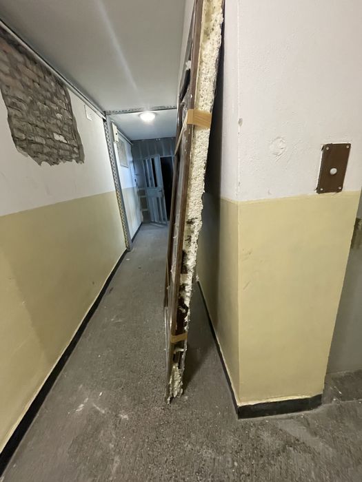 Входна врата с каса