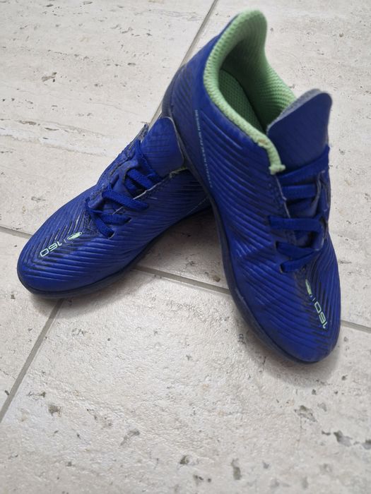 Adidasi fotbal marimea 29