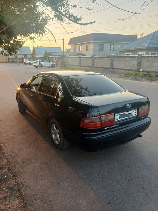 Toyota Carina E green