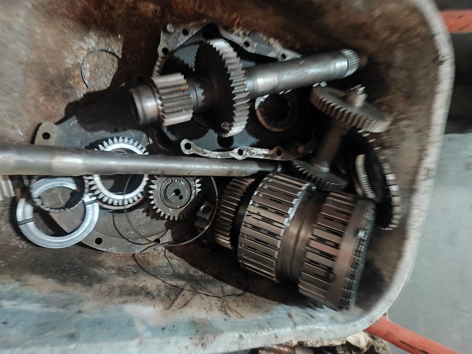 Pinioane cutie tractor new Holland T