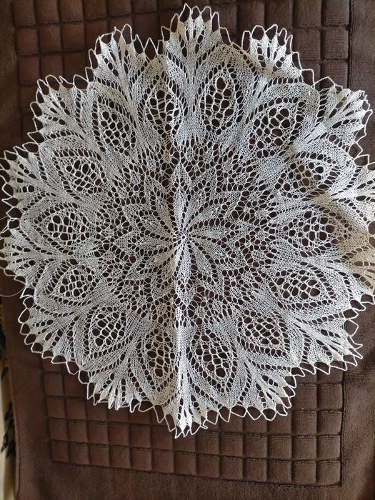 Продам текстиль кружевные скатерти