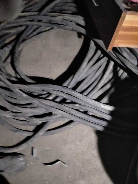 Продам кабель Кг3х10мм., 1х6мм.  80метров.