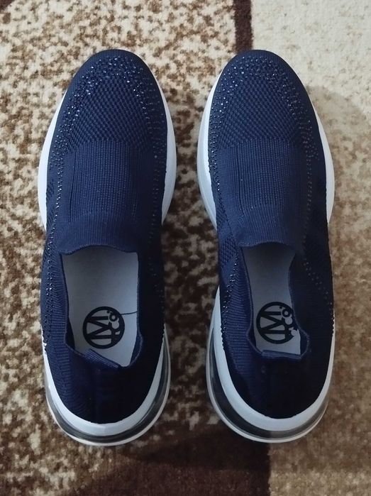 Нови спортни обувки