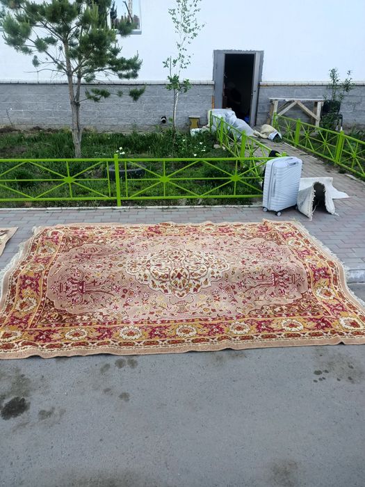 Отдам ковры паласы и чемодан