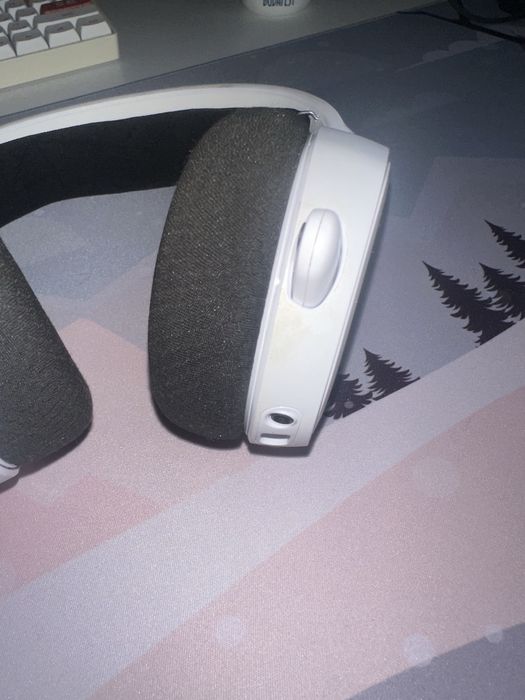 Vand casti steelseries