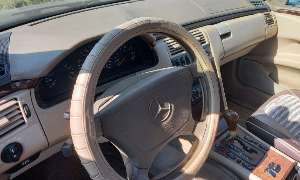 Срочно продаётся мерседес бенц Е240, 1998г,в.