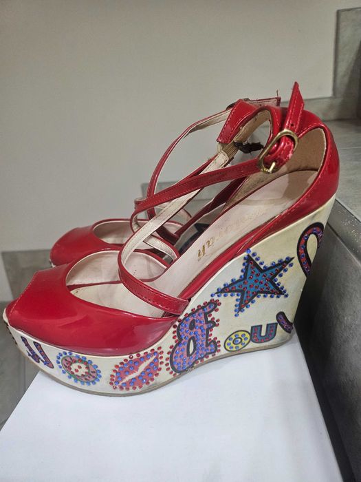 Дамски обувки с цяла подметка